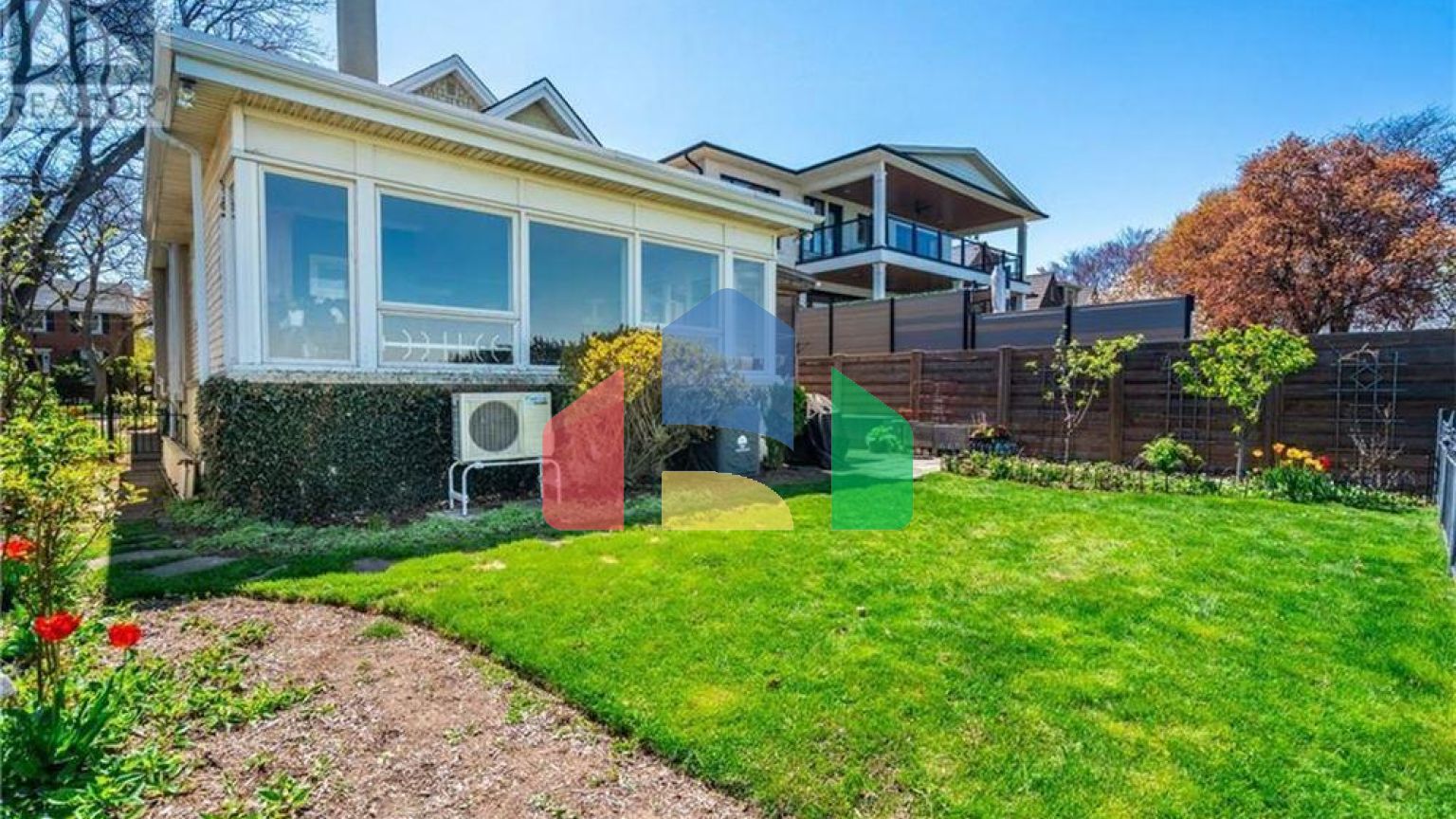 Residential - Single Family Home - Hamilton, Canada - Canada