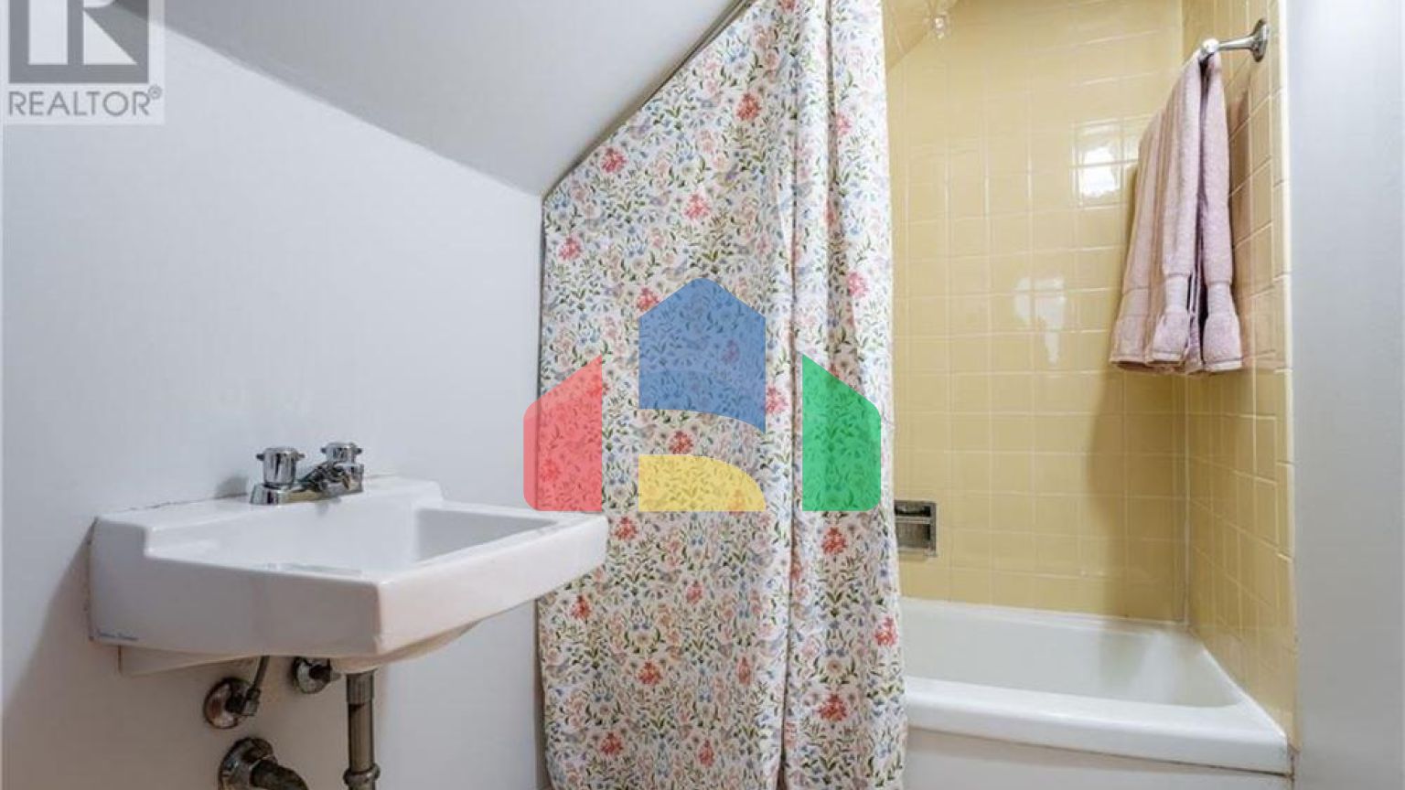 Residential - Single Family Home - Hamilton, Canada - Canada