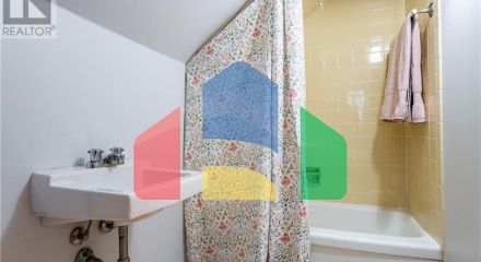 Residential - Single Family Home - Hamilton, Canada - Canada