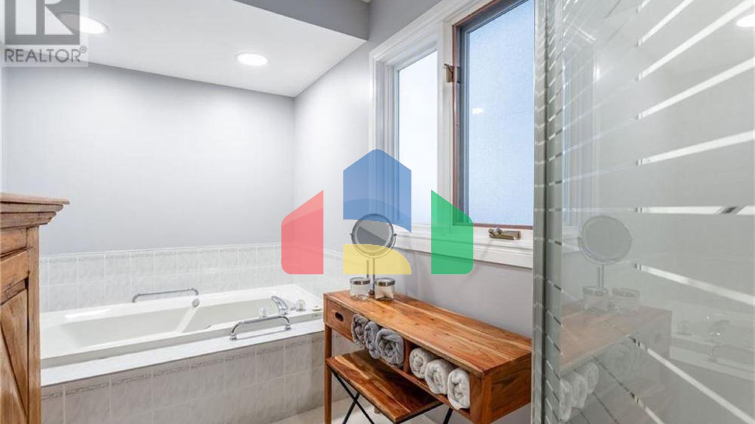 Residential - Single Family Home - Hamilton, Canada - Canada