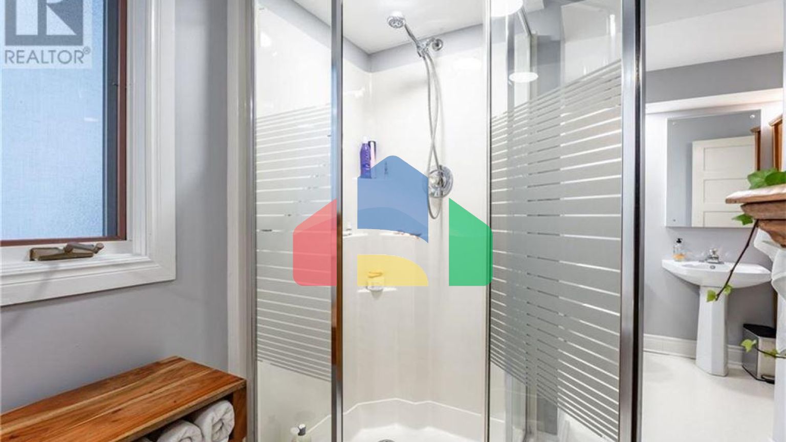 Residential - Single Family Home - Hamilton, Canada - Canada