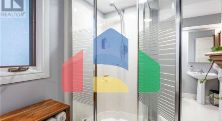 Residential - Single Family Home - Hamilton, Canada - Canada