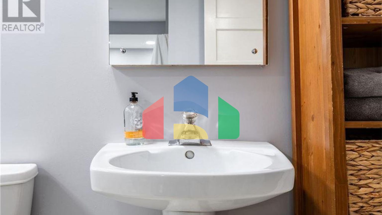 Residential - Single Family Home - Hamilton, Canada - Canada