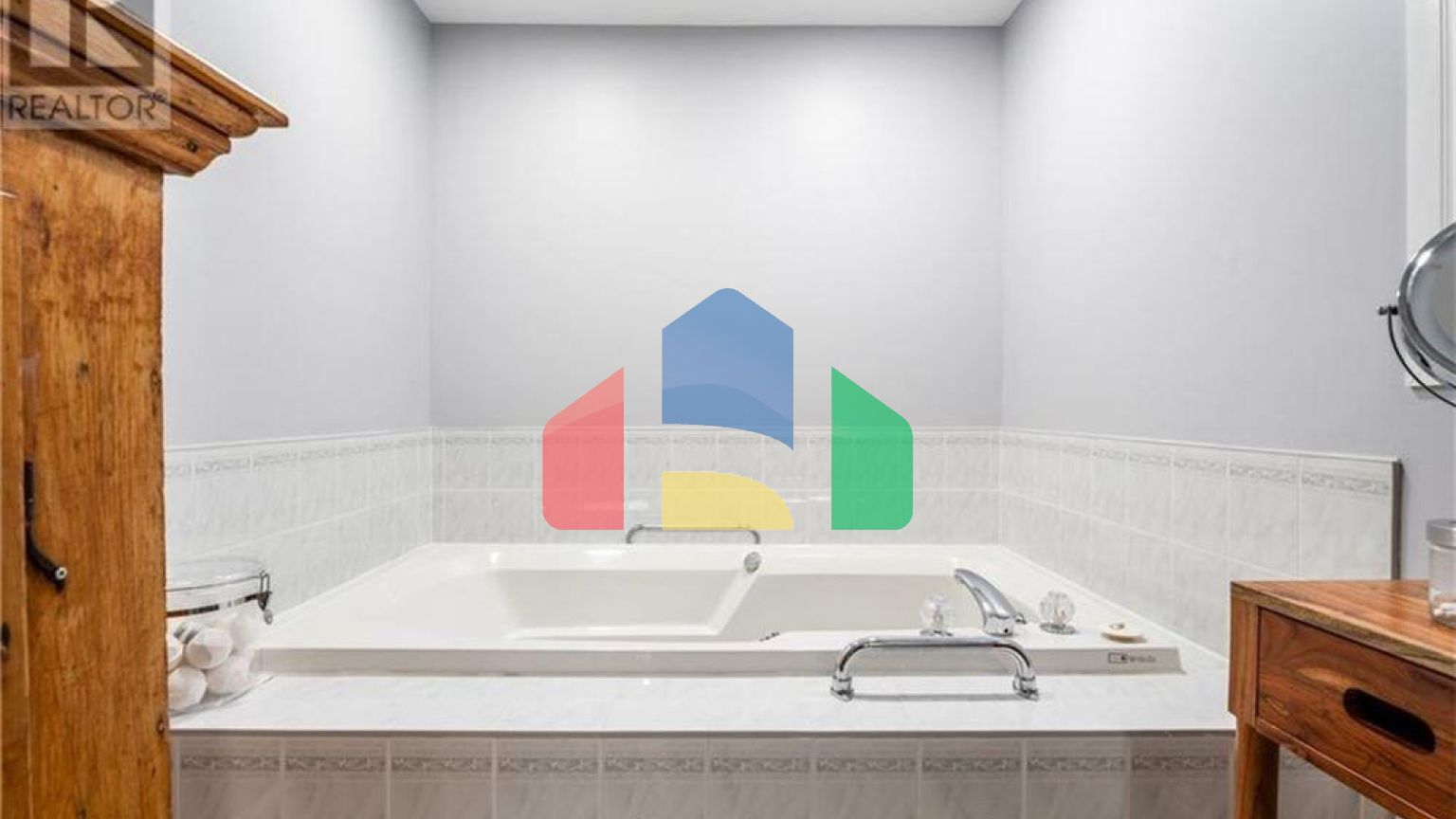 Residential - Single Family Home - Hamilton, Canada - Canada