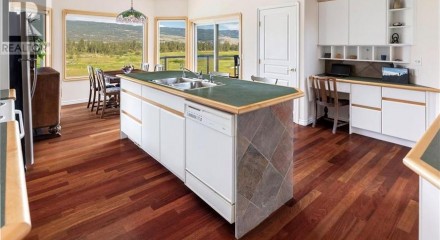 Residential - Single Family Home - Kelowna, Canada - Canada