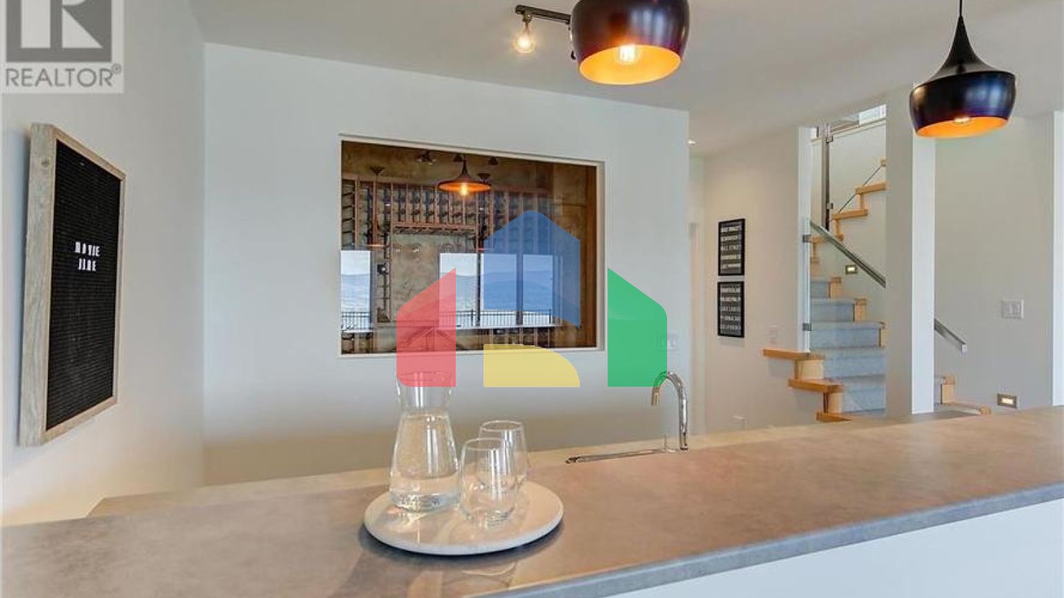 Residential - Single Family Home - Kelowna, Canada - Canada