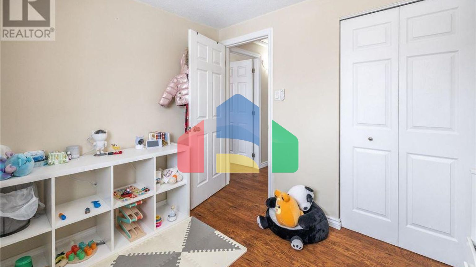 Residential - Single Family Home - Kitchener, Canada - Canada