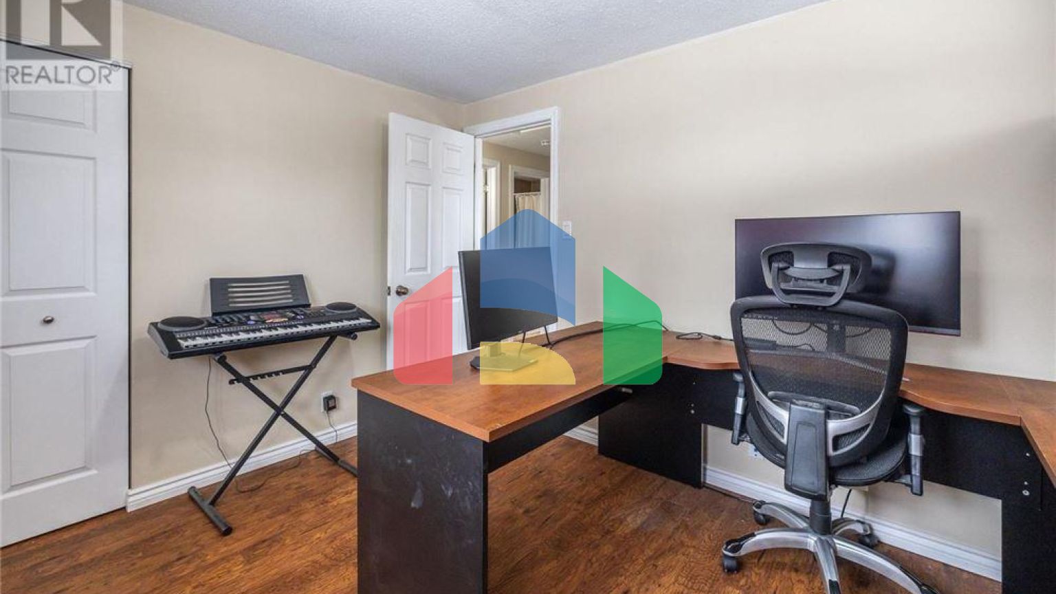 Residential - Single Family Home - Kitchener, Canada - Canada