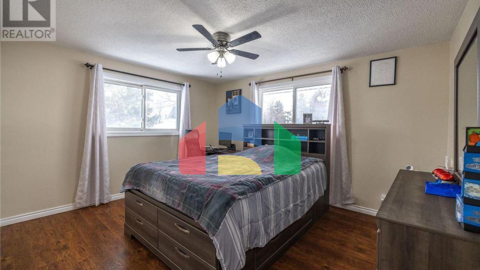 Residential - Single Family Home - Kitchener, Canada - Canada