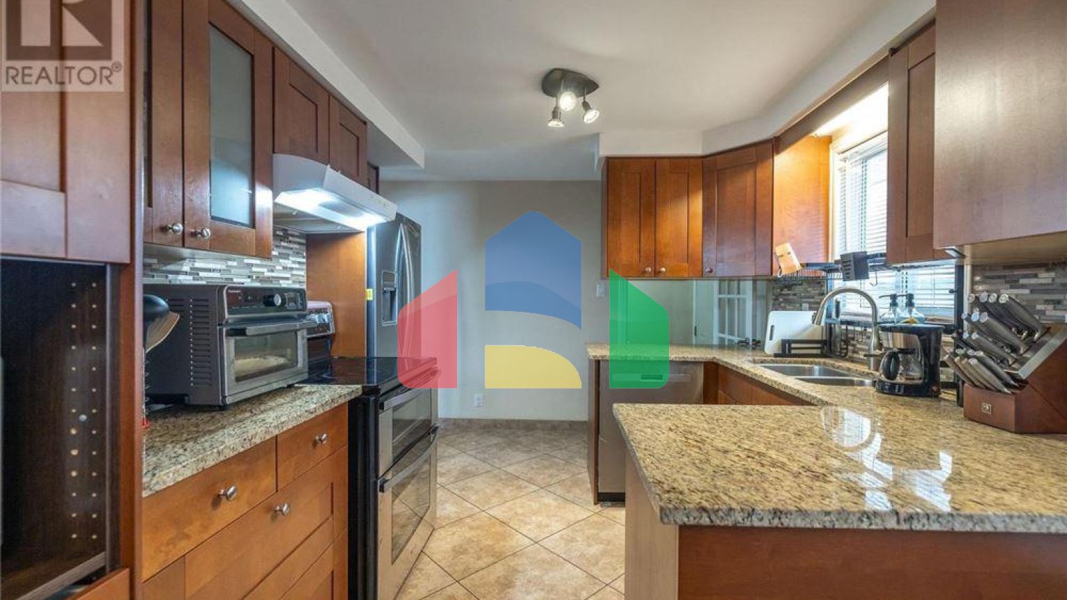 Residential - Single Family Home - Kitchener, Canada - Canada