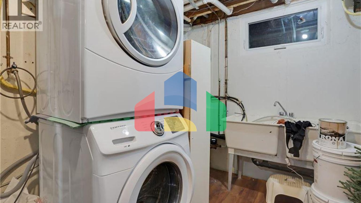 Residential - Single Family Home - Kitchener, Canada - Canada