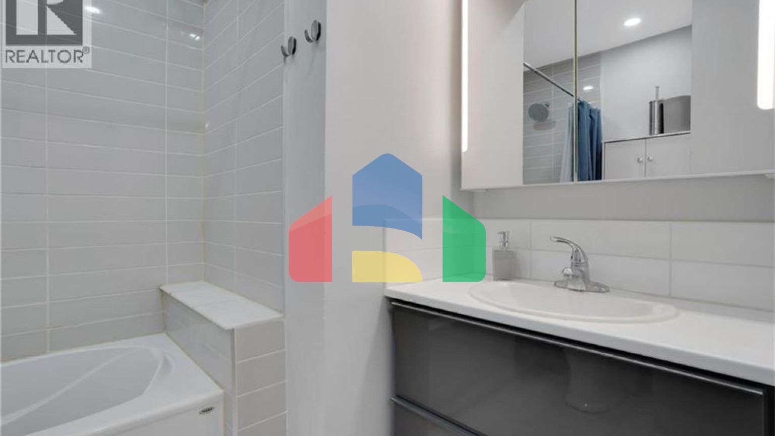 Residential - Single Family Home - Kitchener, Canada - Canada