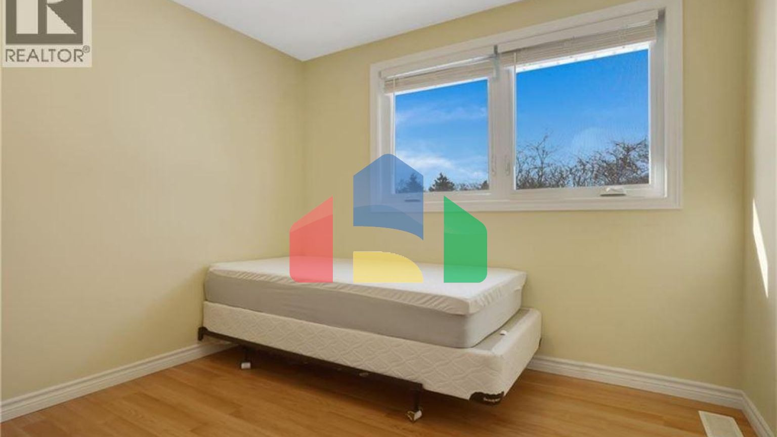 Residential - Single Family Home - Kitchener, Canada - Canada