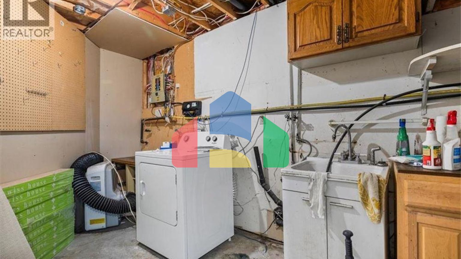 Residential - Single Family Home - Kitchener, Canada - Canada