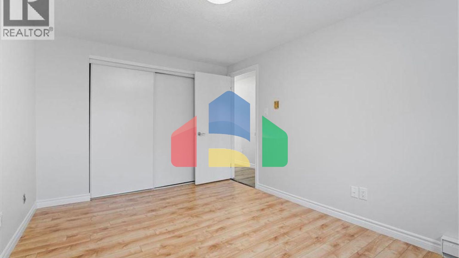 Residential - Single Family Home - Kitchener, Canada - Canada