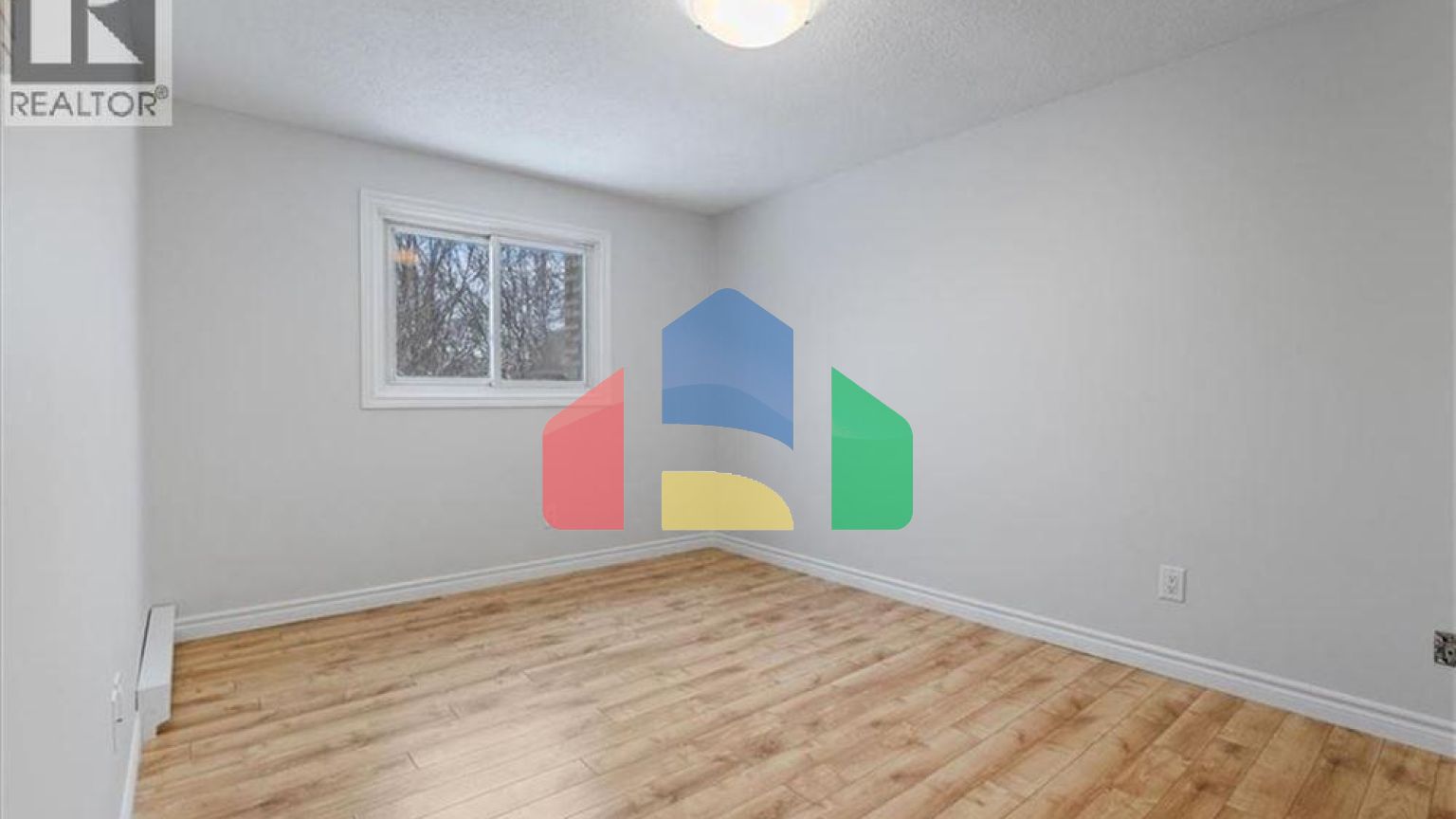 Residential - Single Family Home - Kitchener, Canada - Canada