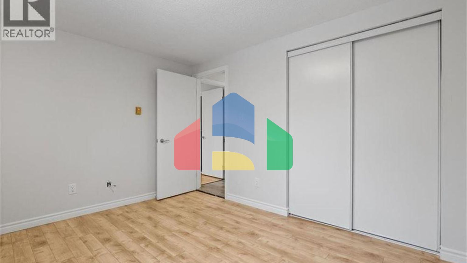 Residential - Single Family Home - Kitchener, Canada - Canada