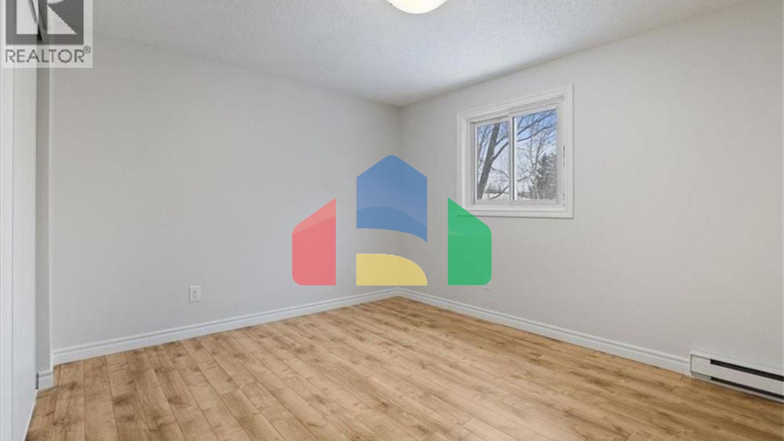 Residential - Single Family Home - Kitchener, Canada - Canada