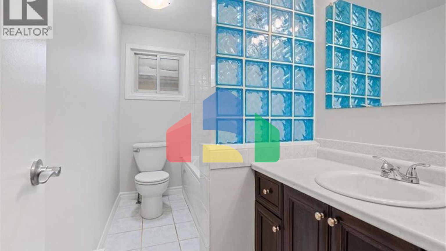 Residential - Single Family Home - Kitchener, Canada - Canada