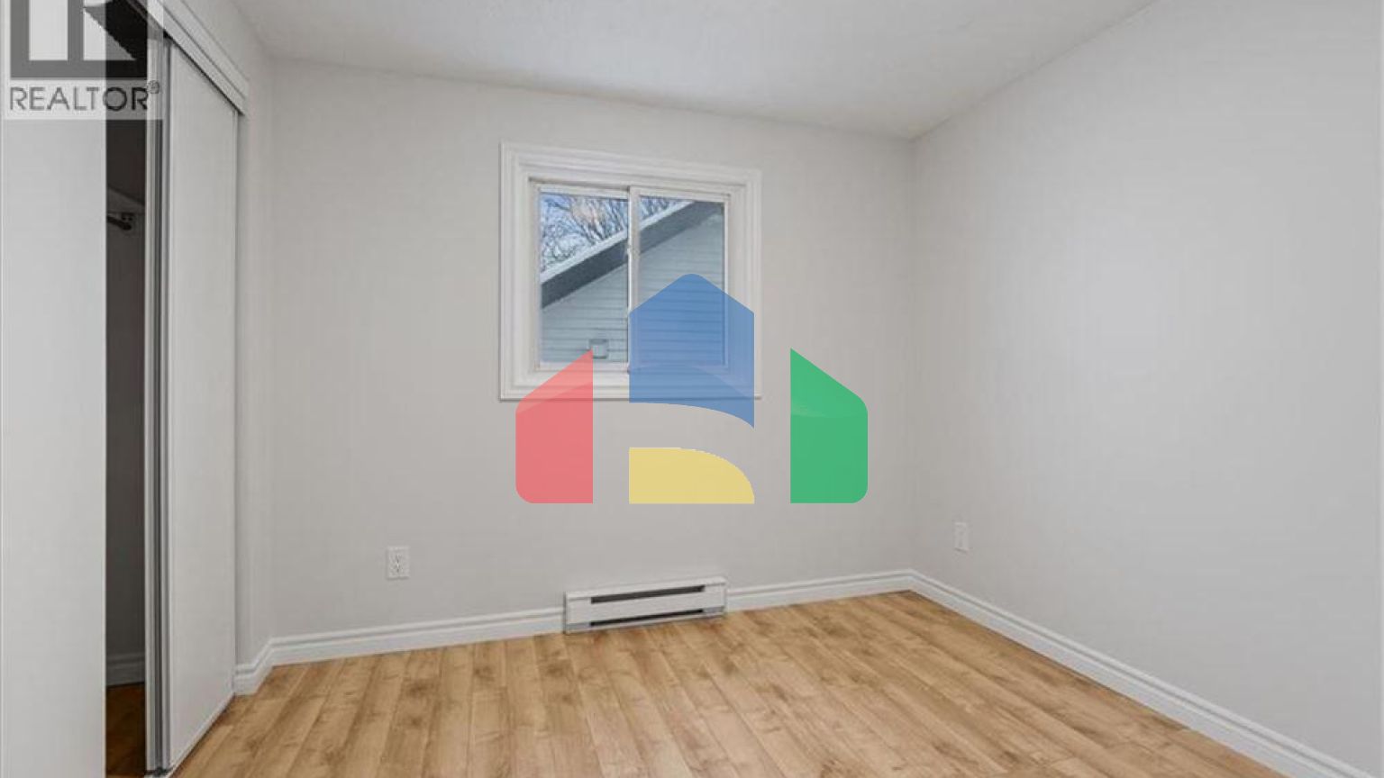 Residential - Single Family Home - Kitchener, Canada - Canada