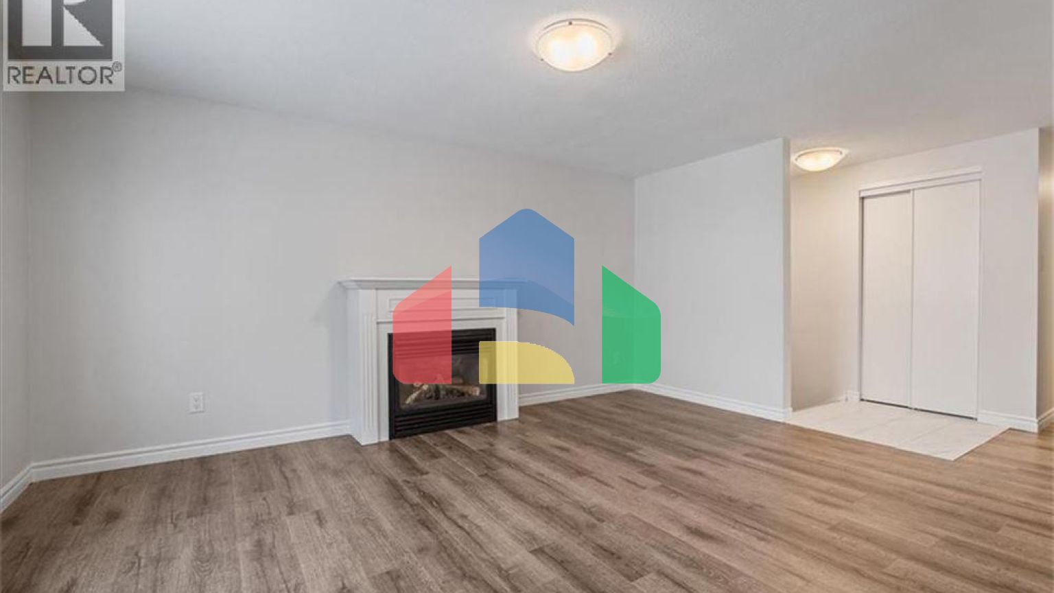 Residential - Single Family Home - Kitchener, Canada - Canada