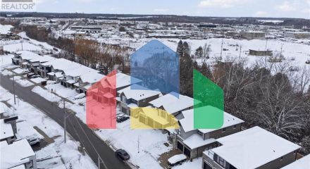 Residential - Single Family Home - Kitchener, Canada - Canada