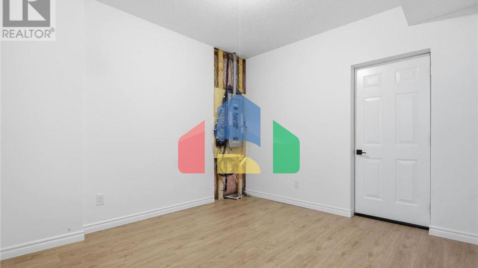 Residential - Single Family Home - Kitchener, Canada - Canada