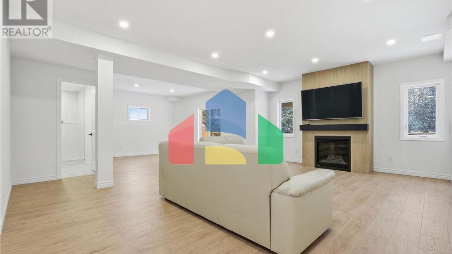 Residential - Single Family Home - Kitchener, Canada - Canada