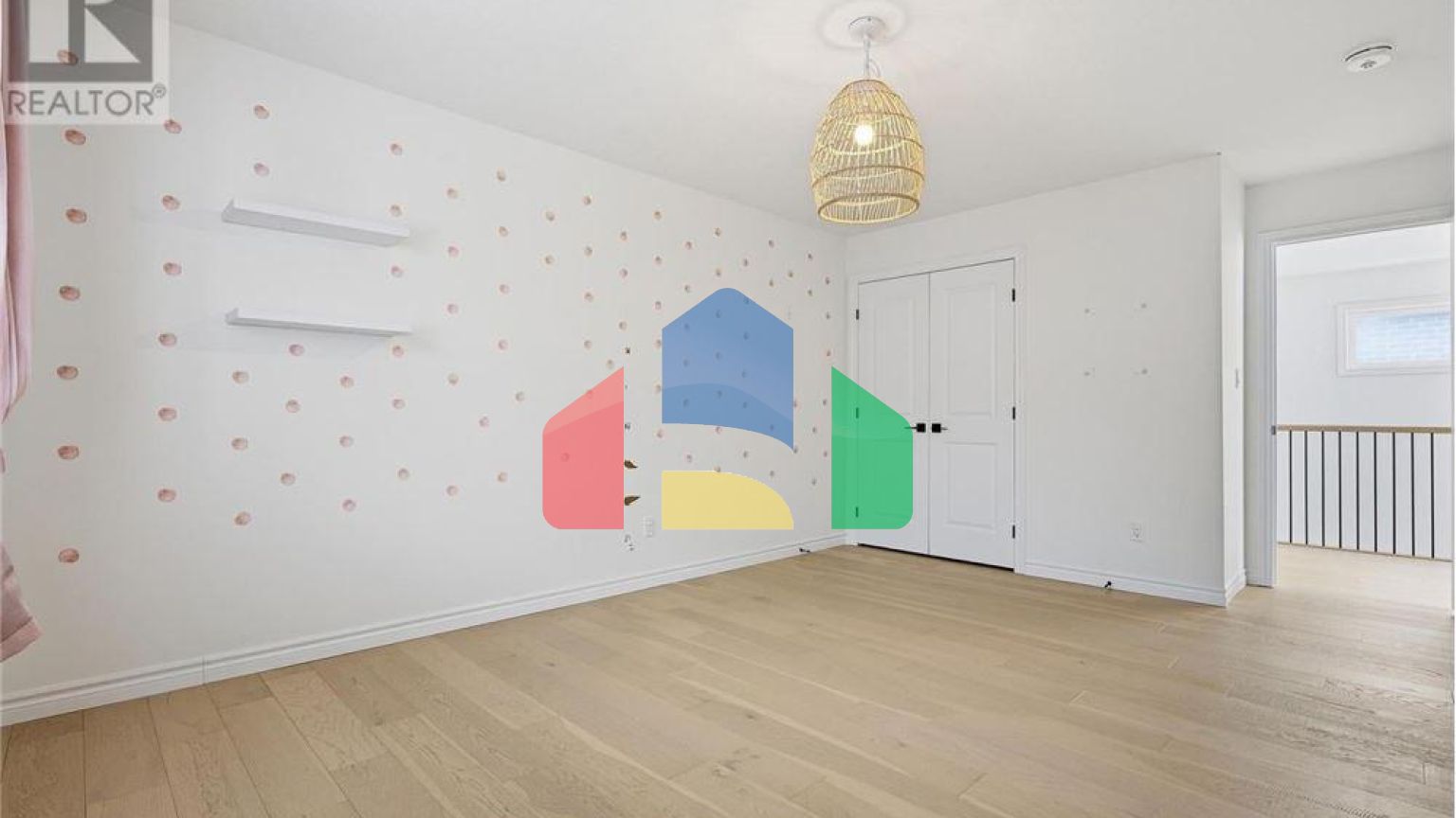 Residential - Single Family Home - Kitchener, Canada - Canada