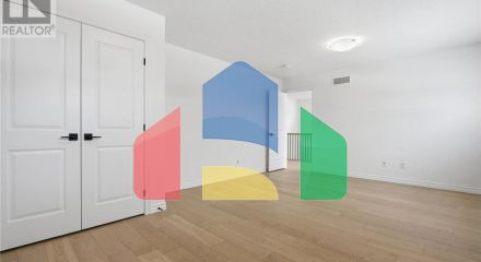 Residential - Single Family Home - Kitchener, Canada - Canada