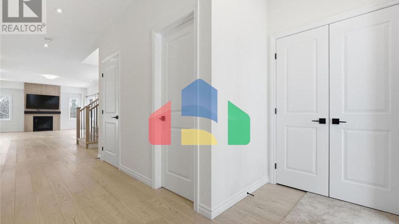 Residential - Single Family Home - Kitchener, Canada - Canada