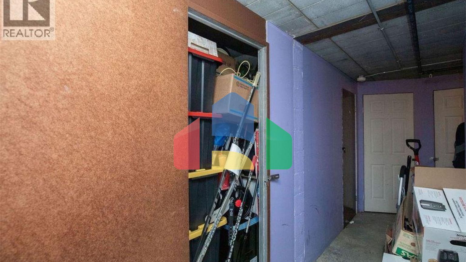 Residential - Single Family Home - Kitchener, Canada - Canada