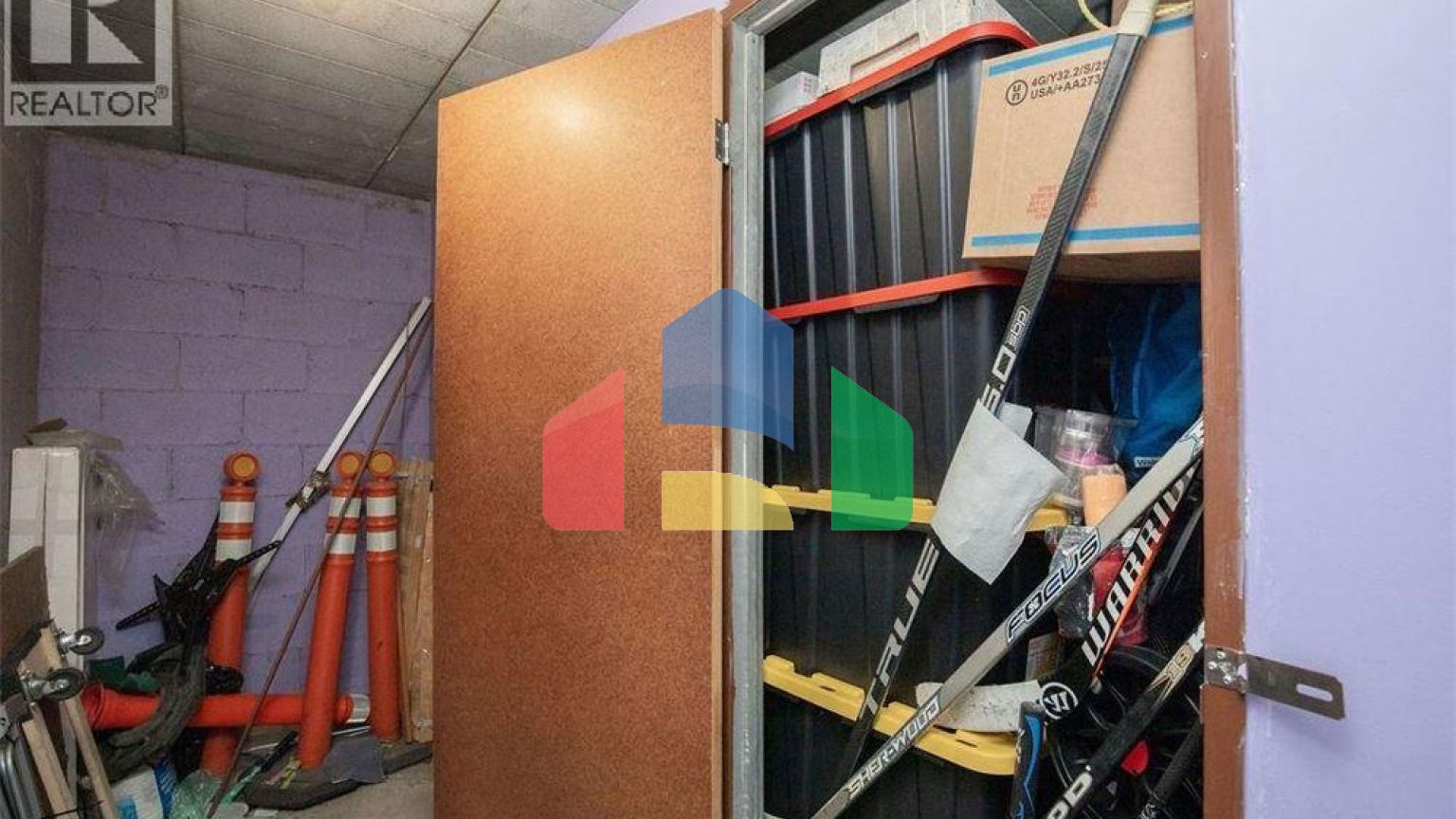 Residential - Single Family Home - Kitchener, Canada - Canada