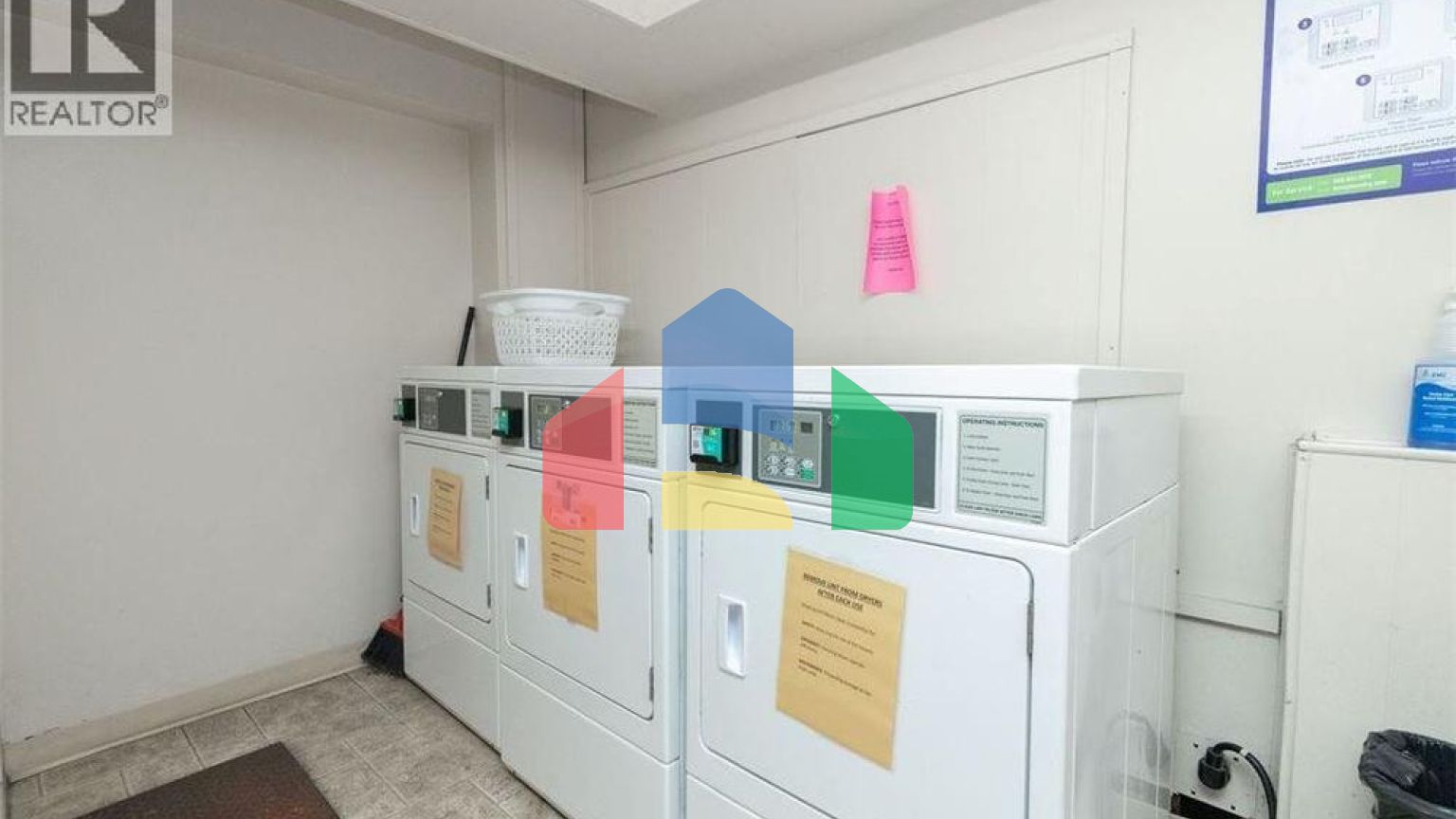 Residential - Single Family Home - Kitchener, Canada - Canada