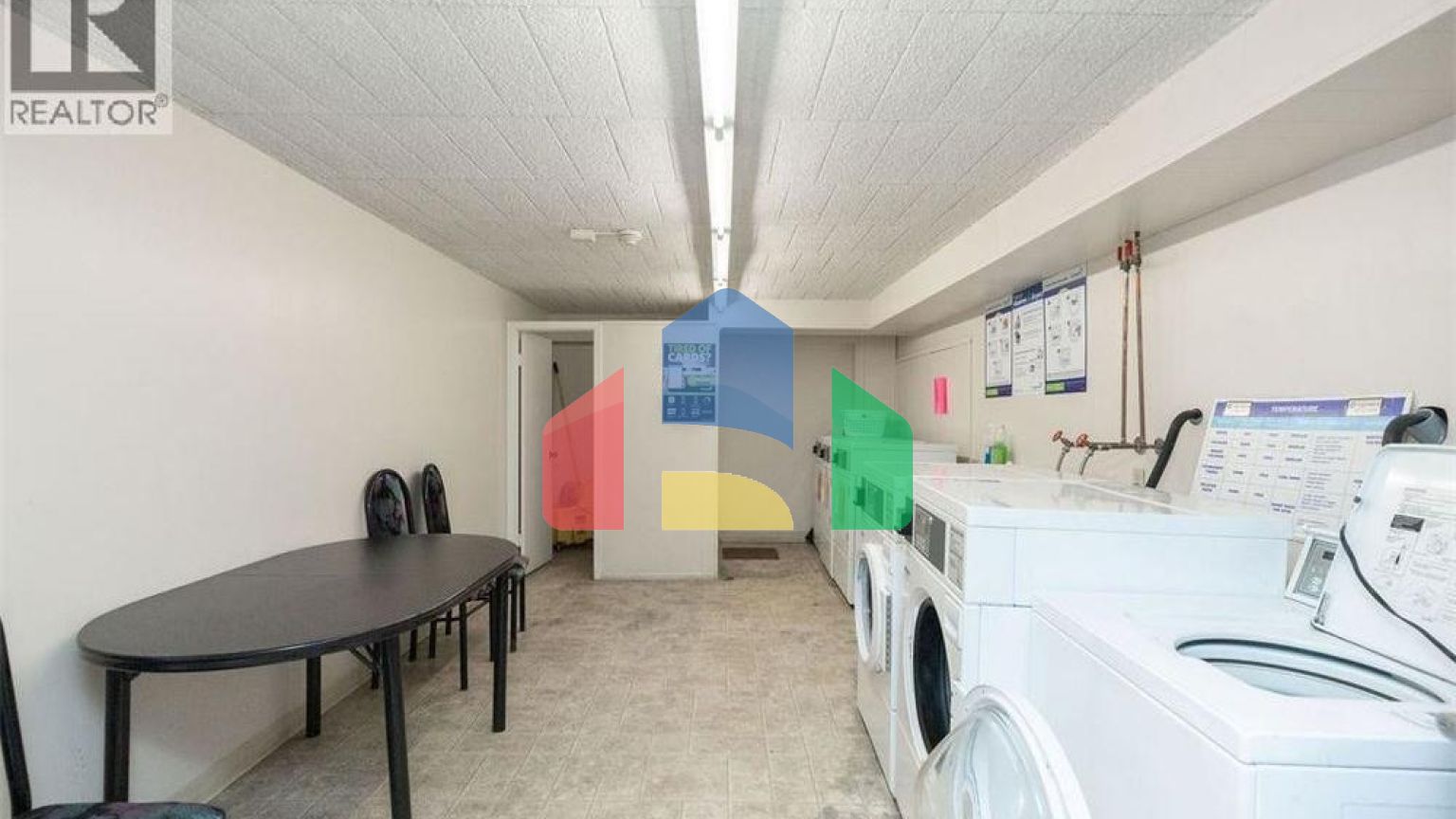 Residential - Single Family Home - Kitchener, Canada - Canada