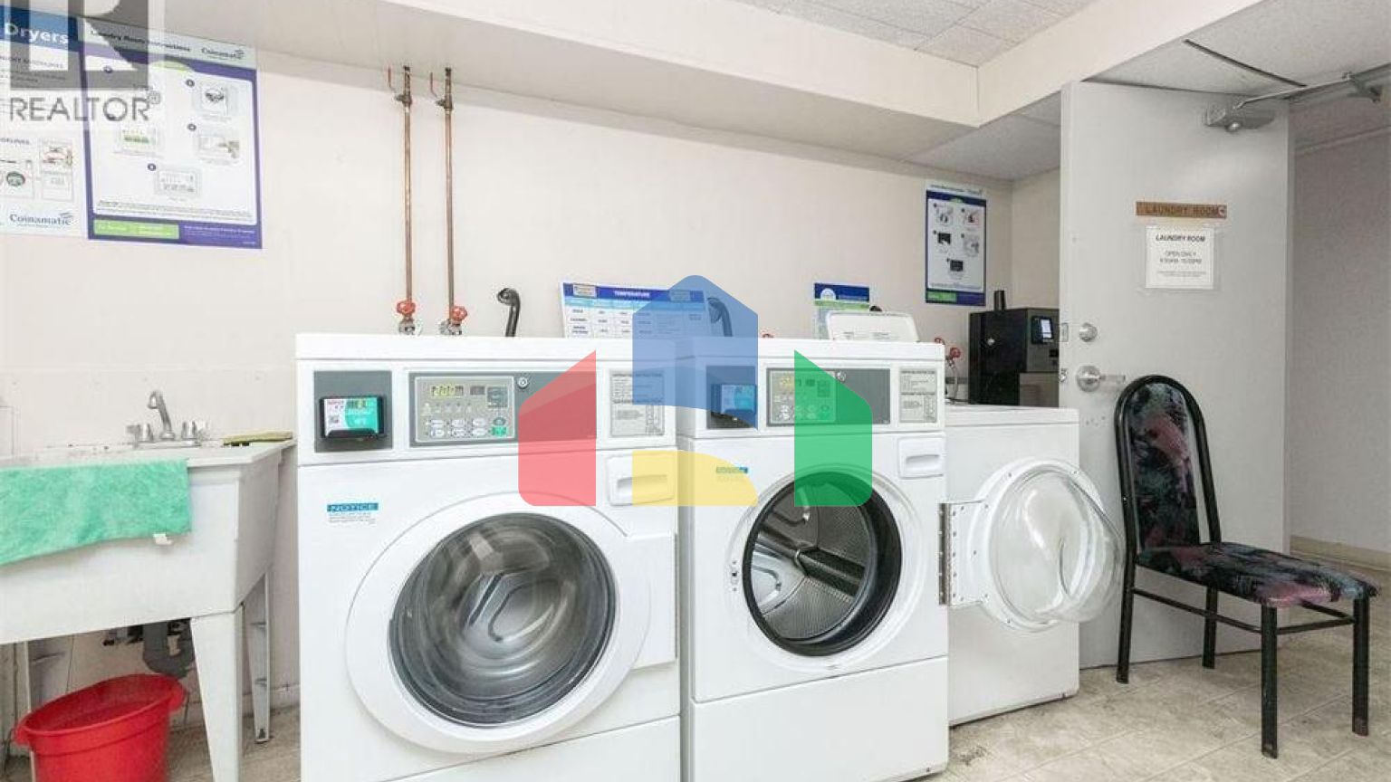 Residential - Single Family Home - Kitchener, Canada - Canada