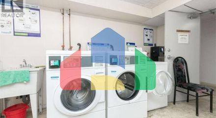 Residential - Single Family Home - Kitchener, Canada - Canada