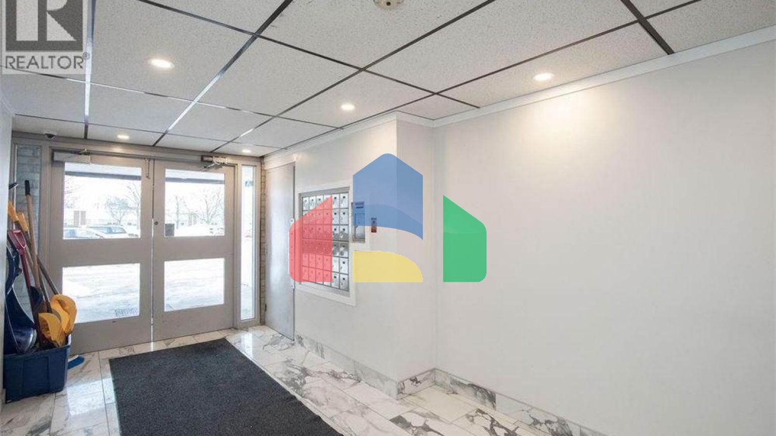 Residential - Single Family Home - Kitchener, Canada - Canada