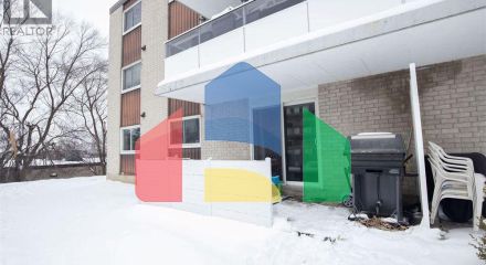 Residential - Single Family Home - Kitchener, Canada - Canada