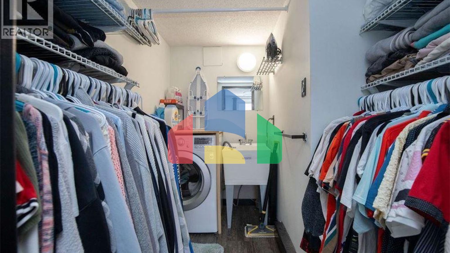 Residential - Single Family Home - Kitchener, Canada - Canada