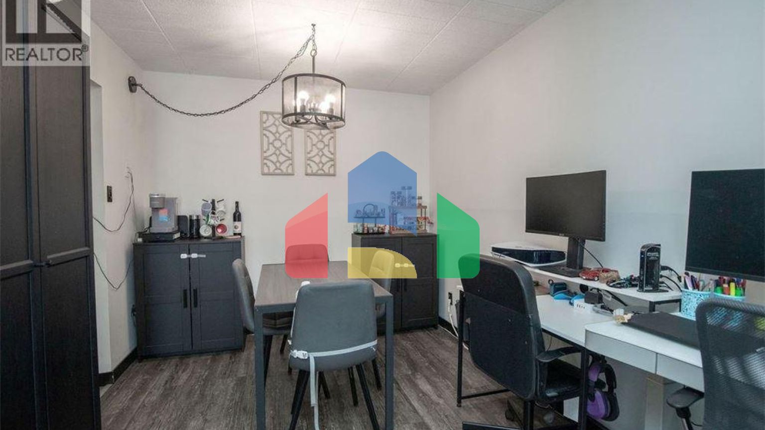 Residential - Single Family Home - Kitchener, Canada - Canada