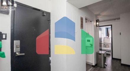 Residential - Single Family Home - Kitchener, Canada - Canada