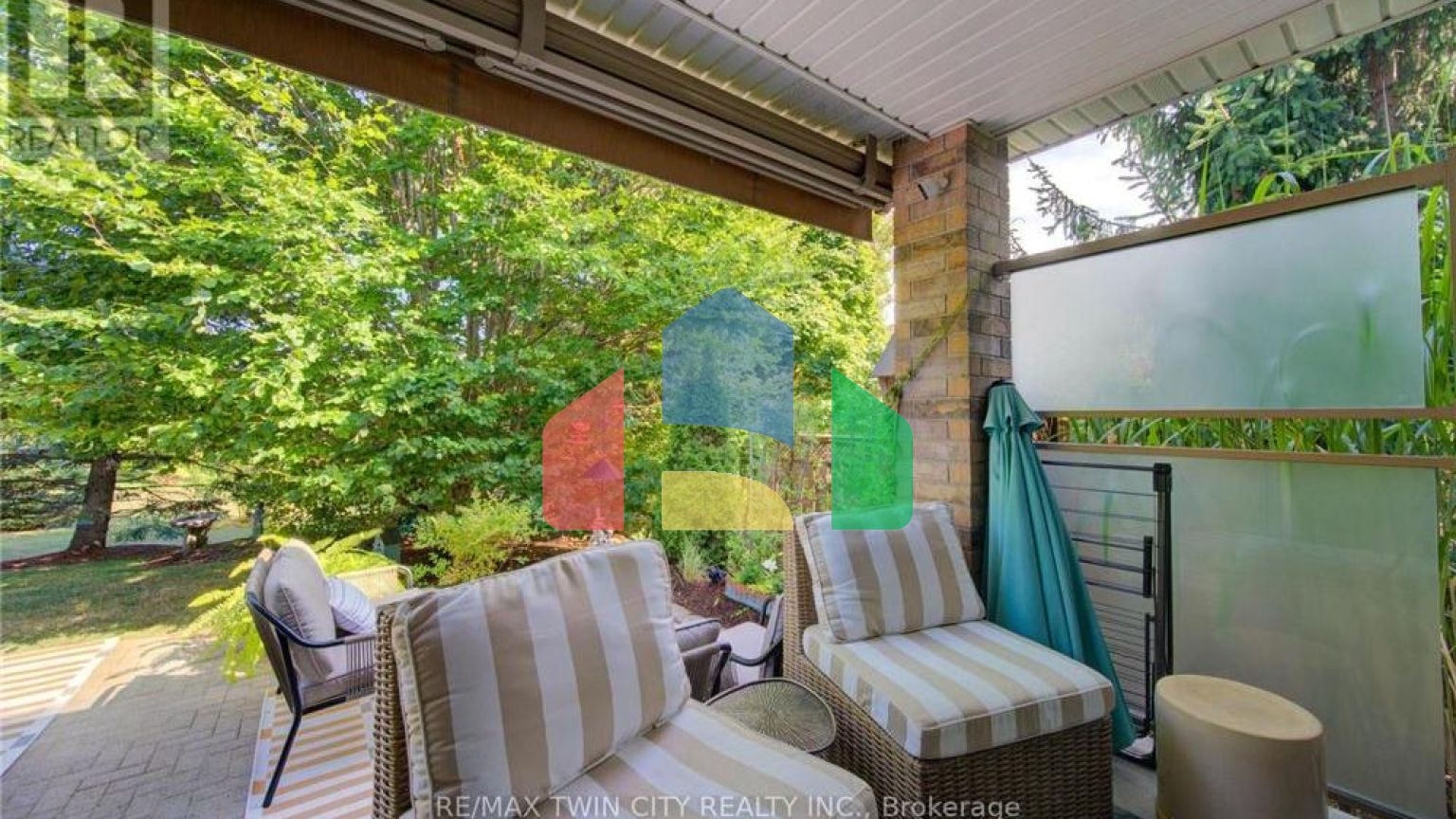 Residential - Single Family Home - Kitchener, Canada - Canada