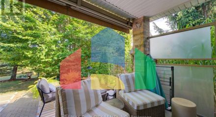 Residential - Single Family Home - Kitchener, Canada - Canada