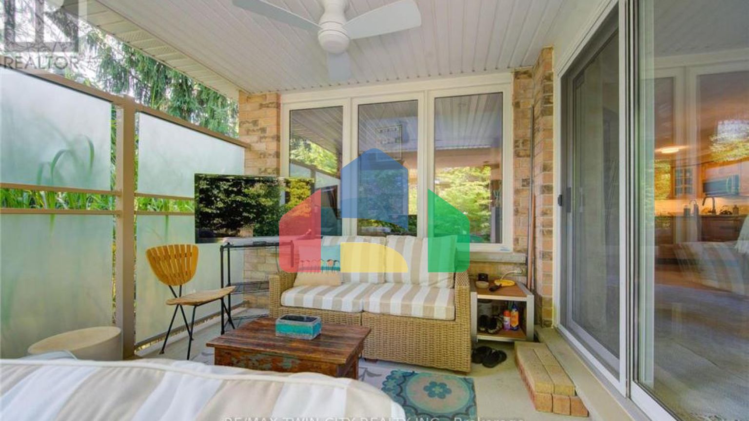 Residential - Single Family Home - Kitchener, Canada - Canada