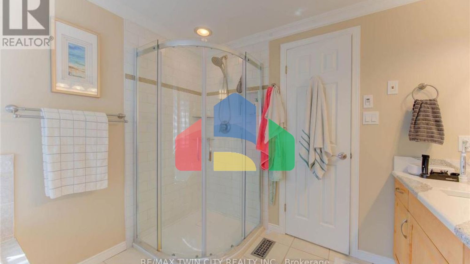 Residential - Single Family Home - Kitchener, Canada - Canada