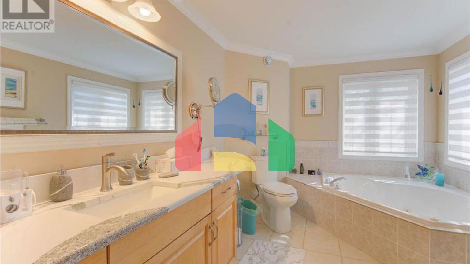 Residential - Single Family Home - Kitchener, Canada - Canada