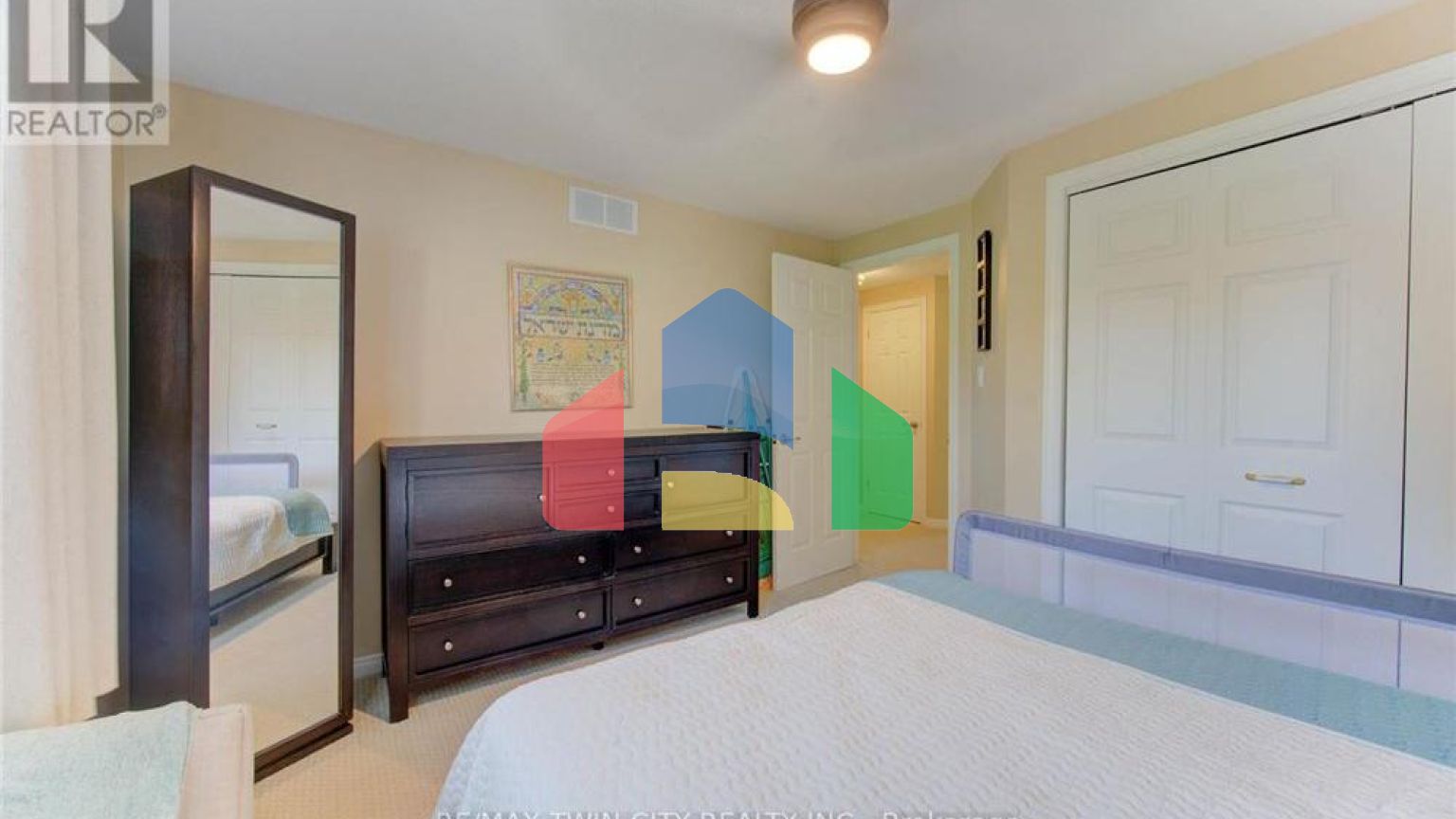 Residential - Single Family Home - Kitchener, Canada - Canada