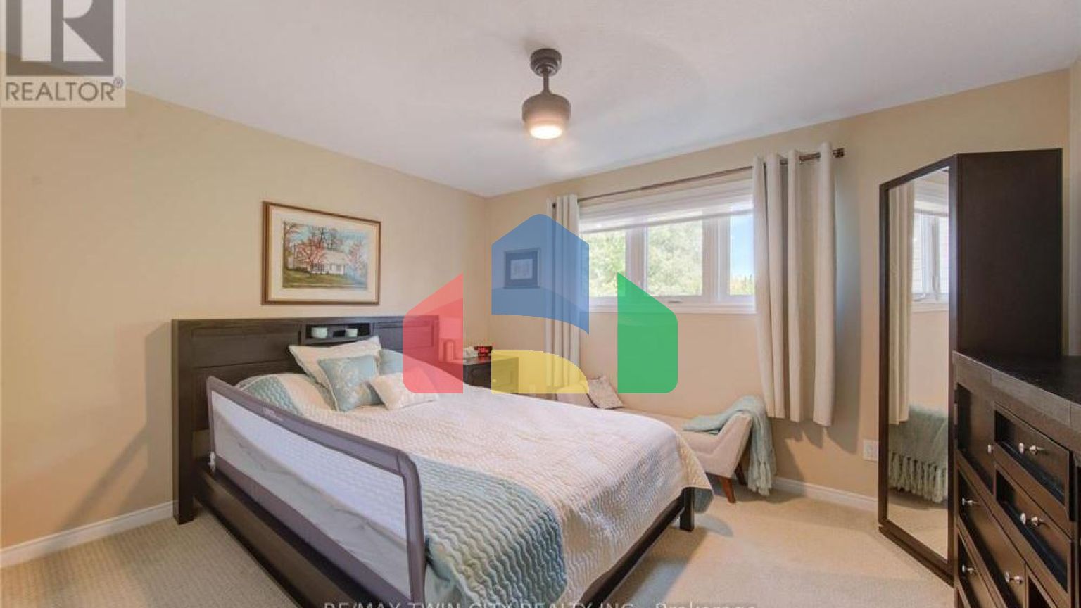 Residential - Single Family Home - Kitchener, Canada - Canada