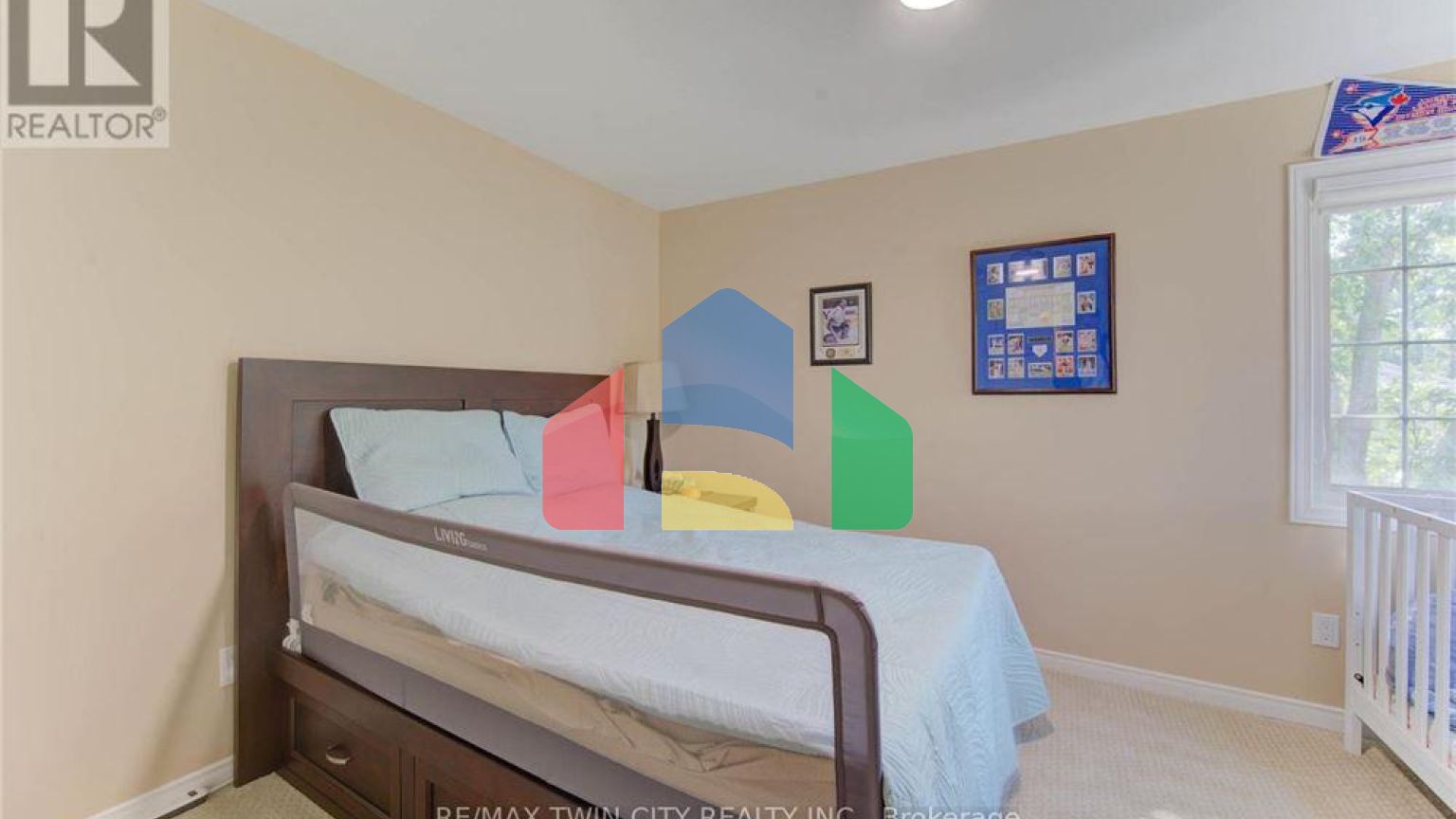 Residential - Single Family Home - Kitchener, Canada - Canada